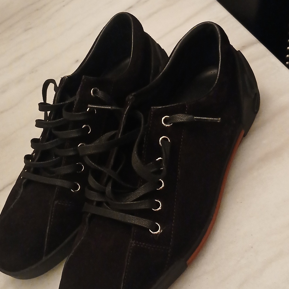 Authentic gucci tennis shoes
